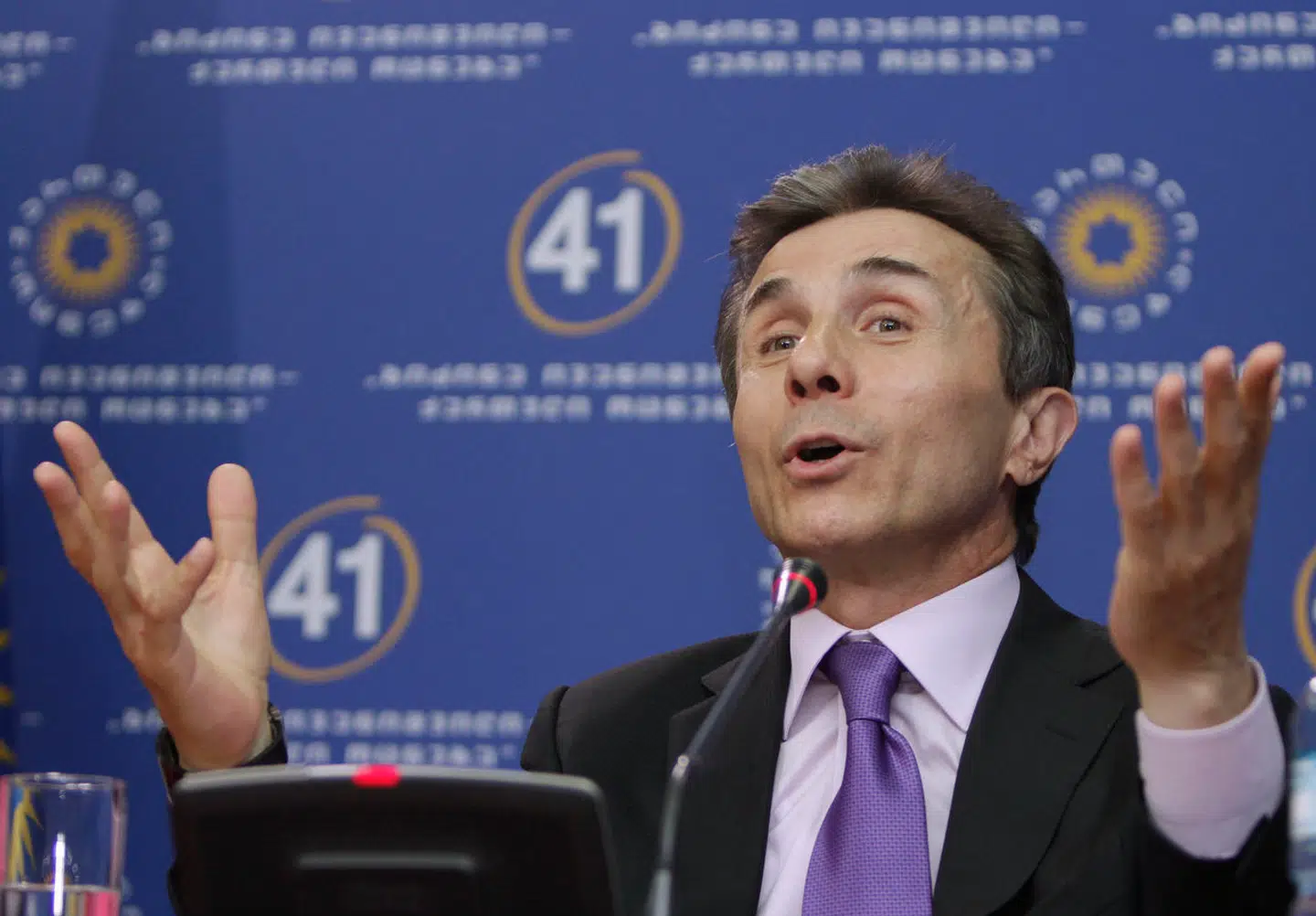 68-årige Bidzina Ivanisjvili hader rampelyset. Men nu er han i den grad havnet i centrum. Han er nøglen til at forstå den seneste store konfrontation mellem EU og Rusland.