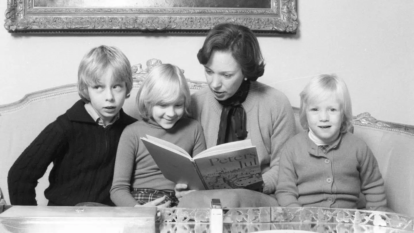 Prinsesse Benedikte med børnene prins Gustav, prinsesse Alexandra og prinsesse Nathalie i deres barndom.