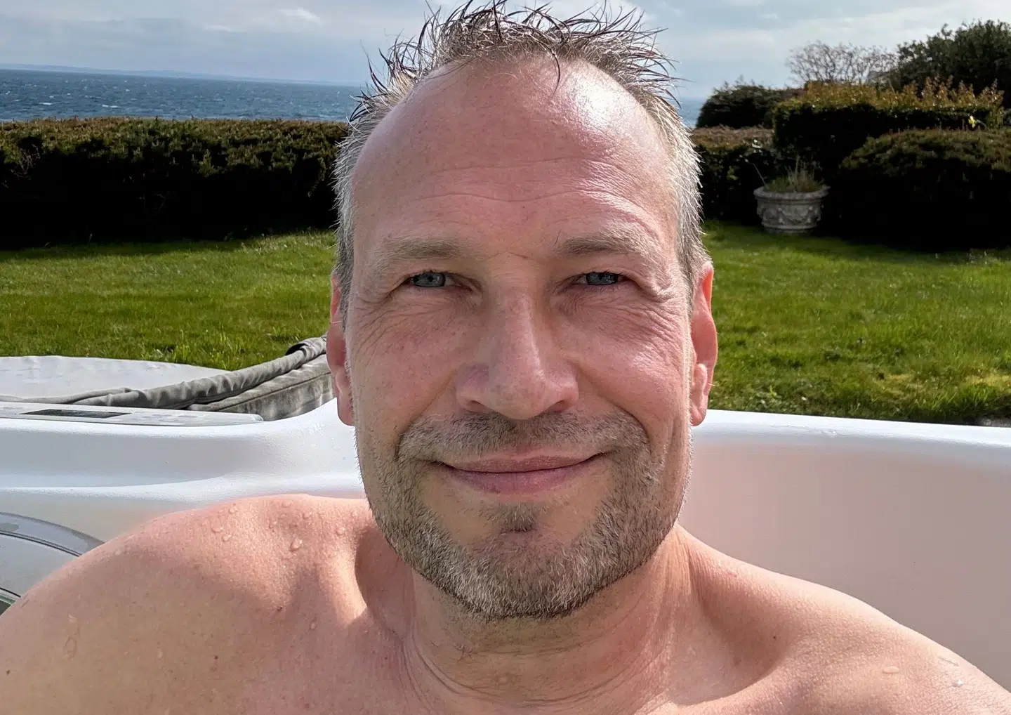 Martin Thorborg nyder selv sin 'Store Badedag' med en tur i jacuzzi.