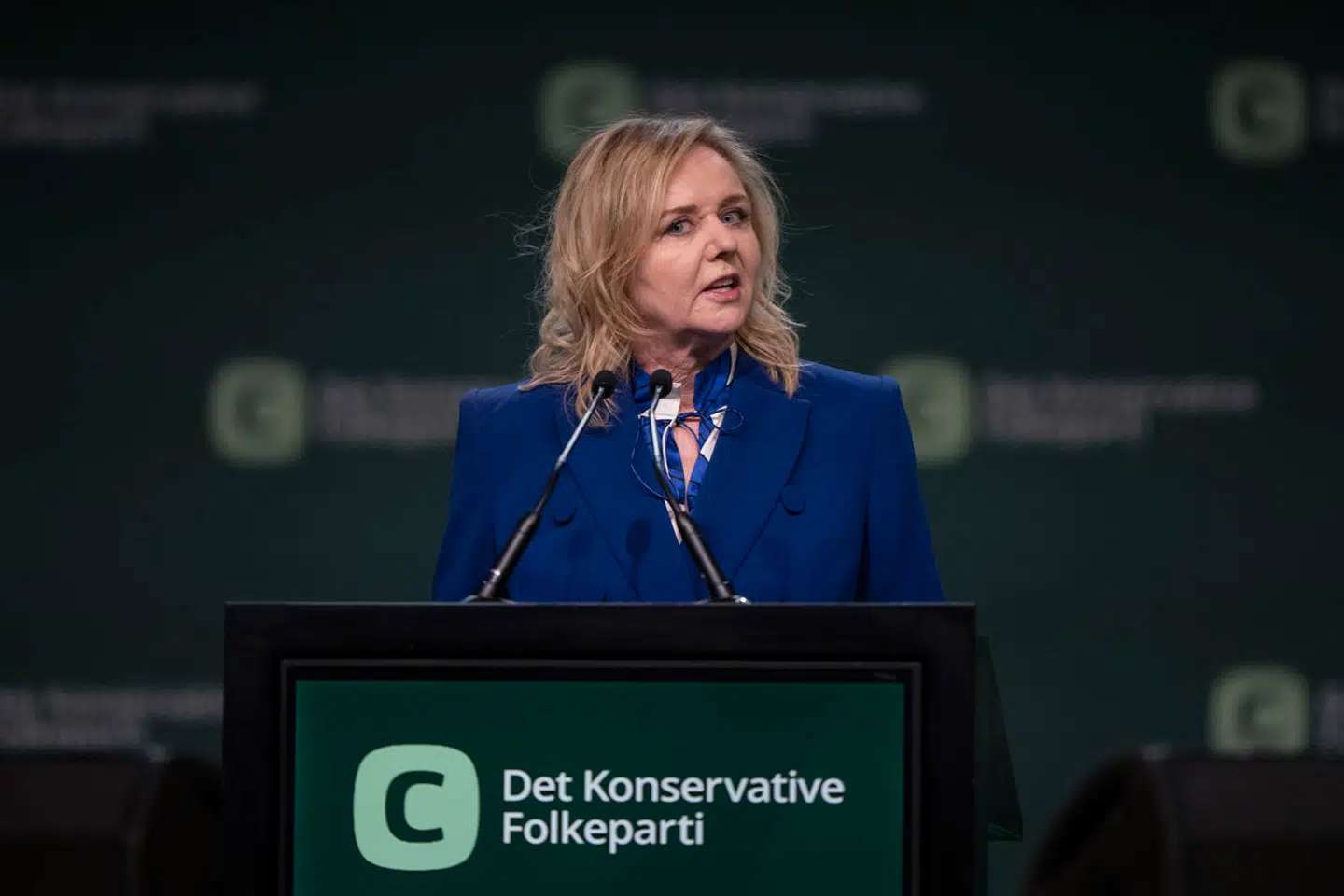 »Der står vi altså nu. Mor Mona og Daddy Vanopslagh. Sikke en familie. Hvordan skal vi forstå denne modning af det borgerlige Danmark?« spørger Christian Egander Skov.