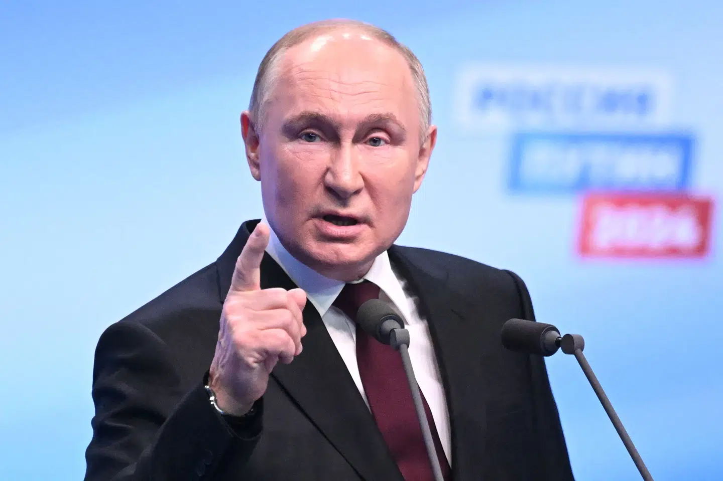 - Hvad angår hr. Navalnyj. Ja, han gik bort. Det er en tragisk begivenhed, sagde Putin efter valgsejr. Her ses han 18. marts på sit kampagnehovedkvarter efter genvalg. (Arkivfoto.)