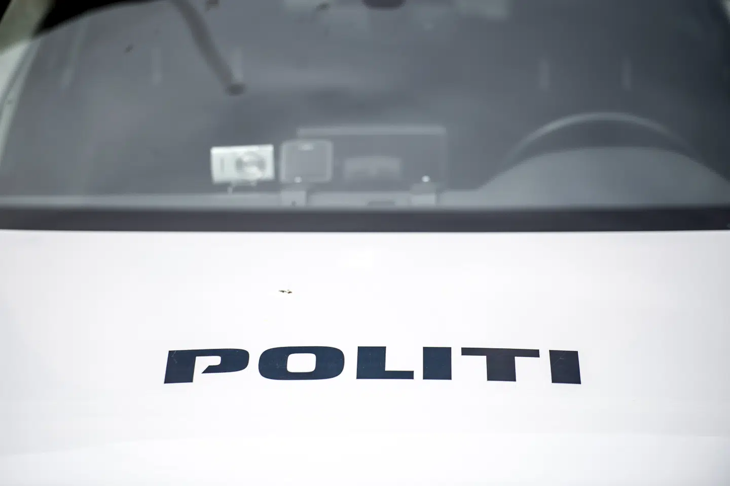 Københavns Politi undersøger brandårsagen, efter at en mand søndag aften blev fundet død i en skurvogn, der havde været i brand, i Dragør.