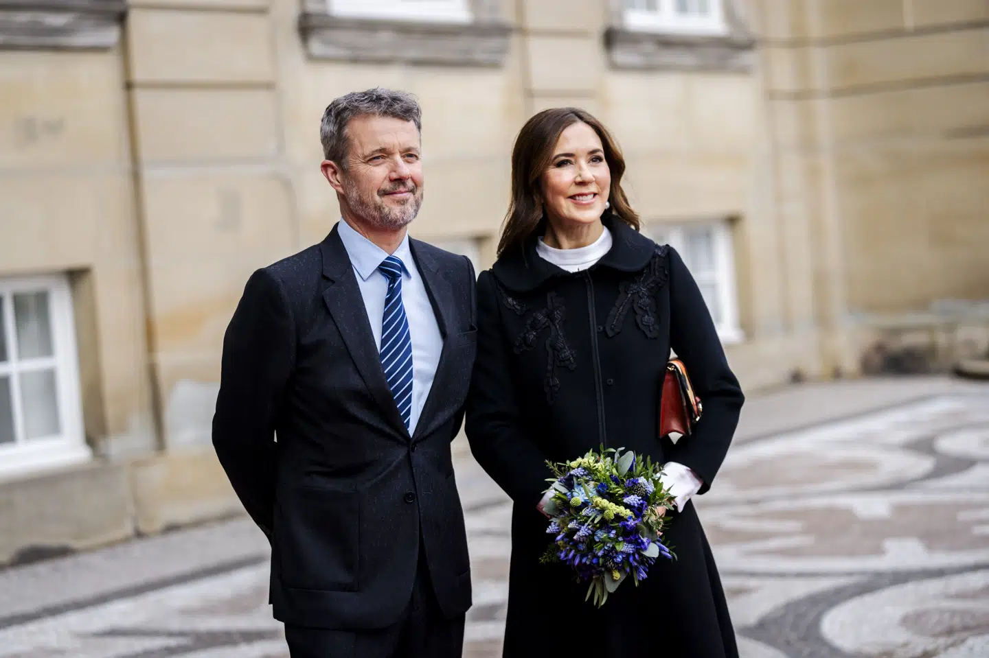 Kong Frederik og dronning Mary skal på statsbesøg til Sverige i begyndelsen af maj. Herefter går turen til Norge, Grønland og Færøerne. Her ses kongeparret til åbning af udstillingen "Frederik 10. - Konge af i morgen".