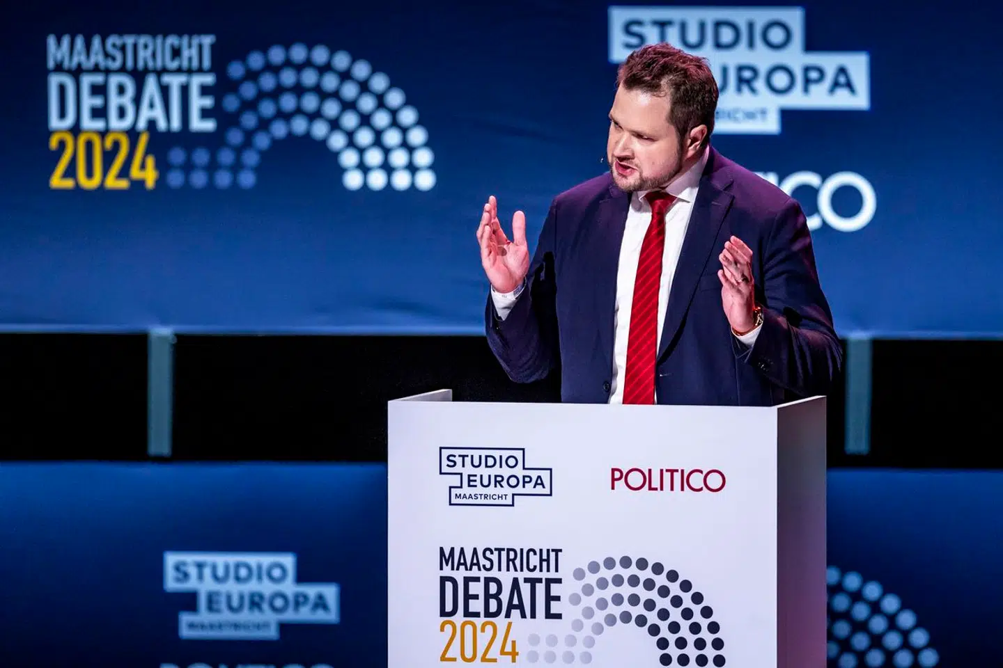 Dansk Folkepartis Anders Vistisen fik mandag aften en sjælden chancen for at være i direkte debat med EU-Kommissionens formand, Ursula von der Leyen. I en bitter debat lovede Vistisen at fyre von der Leyen, hvis ID-gruppen mod forventning skulle få den fornødne magt efter valget til EU-Parlamentet.