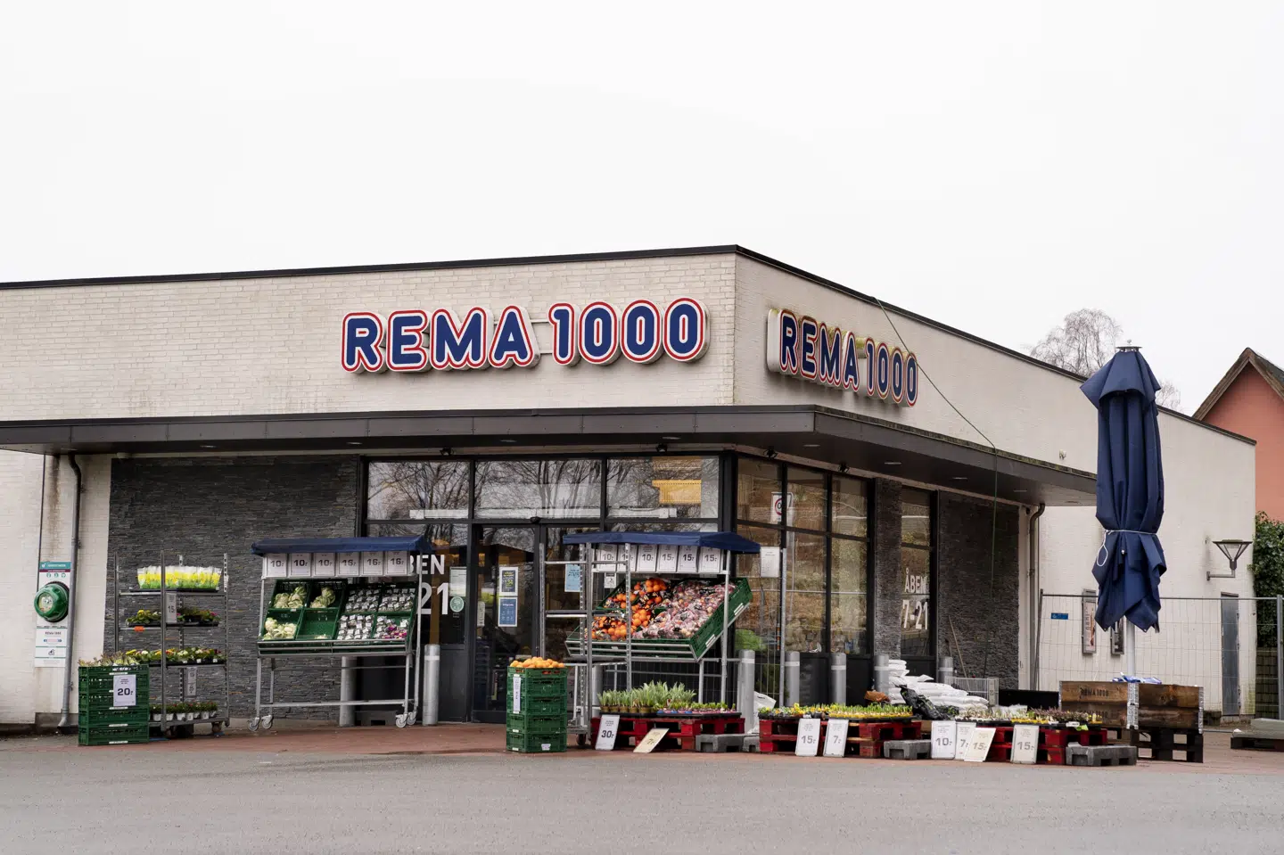 Rema 1000-butikker i Danmark solgte for mere sidste år, men overskuddet fulgte ikke med op, viser regnskab. (Arkivfoto).