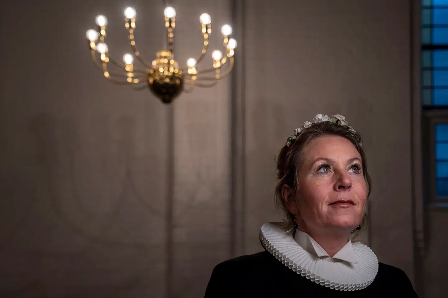 »Indimellem tænker jeg, at ønskerne er nedskrevet på en god dag, hvor den nu afdøde har siddet over en kop kaffe og givet den gas med tanker om et festligt mindesamvær og en kirkelig højtidelighed, hvor der ikke skal synges salmer, men til gengæld må præsten gerne være sjov,« skriver Helena Hauge.