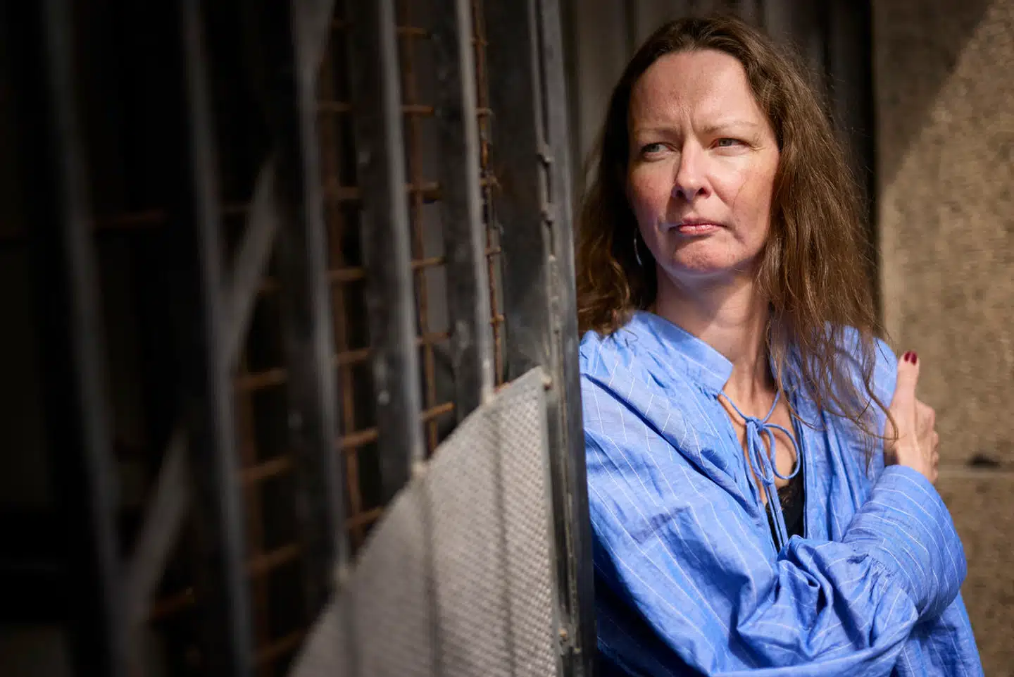 Det kan være fristende at træffe store beslutninger for at komme væk fra tomheden, oplever psykolog Heidi Agerkvist, som beskæftiger sig med empty nest syndrome. Hun opfordrer dog til, at man venter med at sælge huset, blive skilt eller flytte til udlandet. »Alt kan se anderledes ud om et halvt år.«