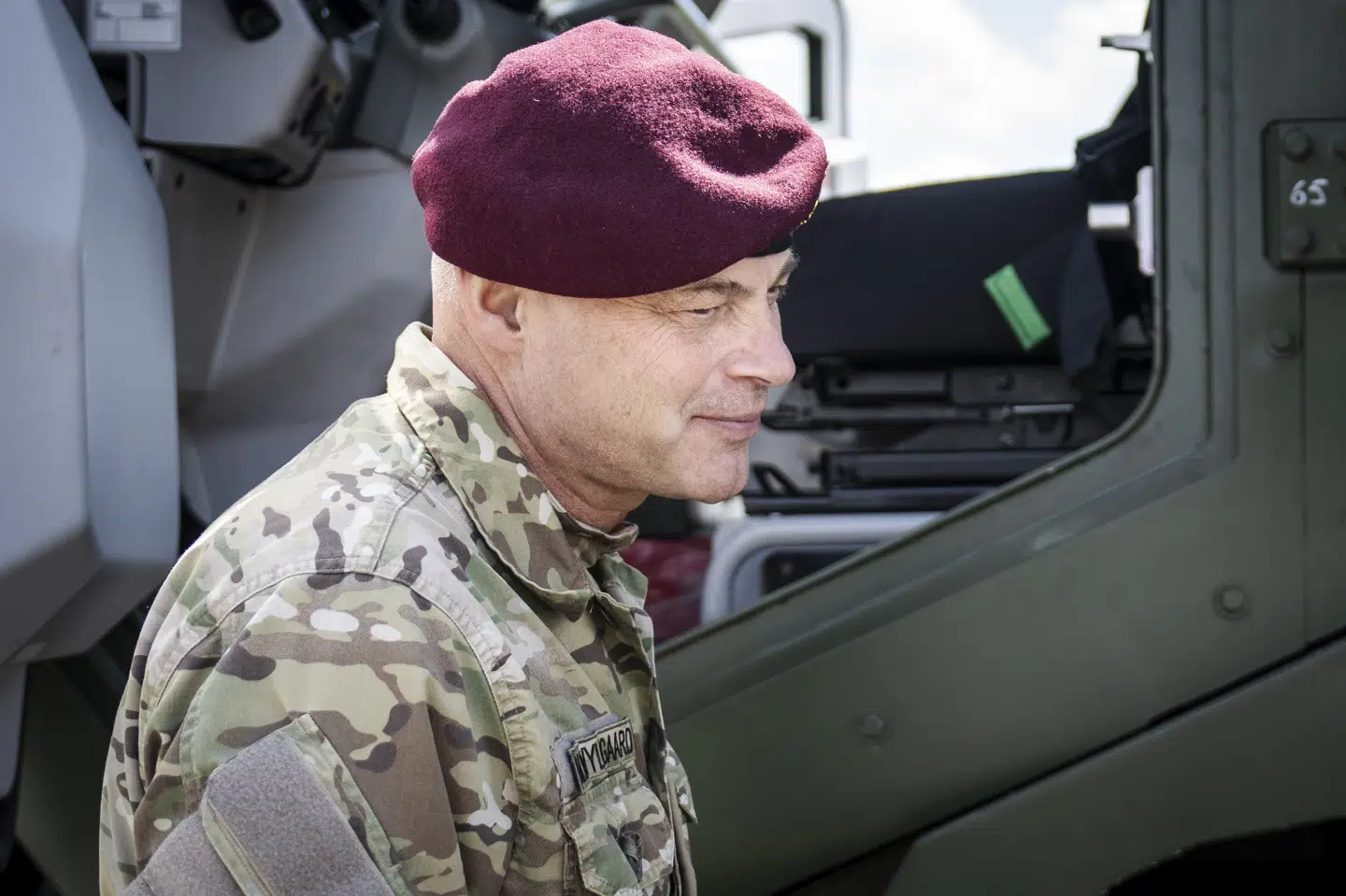 Fungerende forsvarschef Michael Hyldgaard ses her under et besøg i Ukraine i år. Tirsdag aften var han med til de afsluttende forhandlinger om anden delaftale under forsvarsforliget. (Arkivfoto).