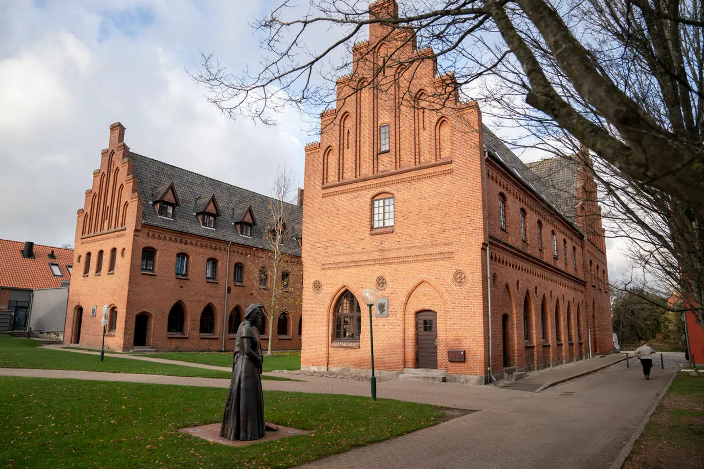 Dem der har mest brug for det, er ikke sikre på at få udeboende SU, mens dem der har mindst brug for det, er sikret det, skriver Mads Olsen. Her ses Herlufsholm.