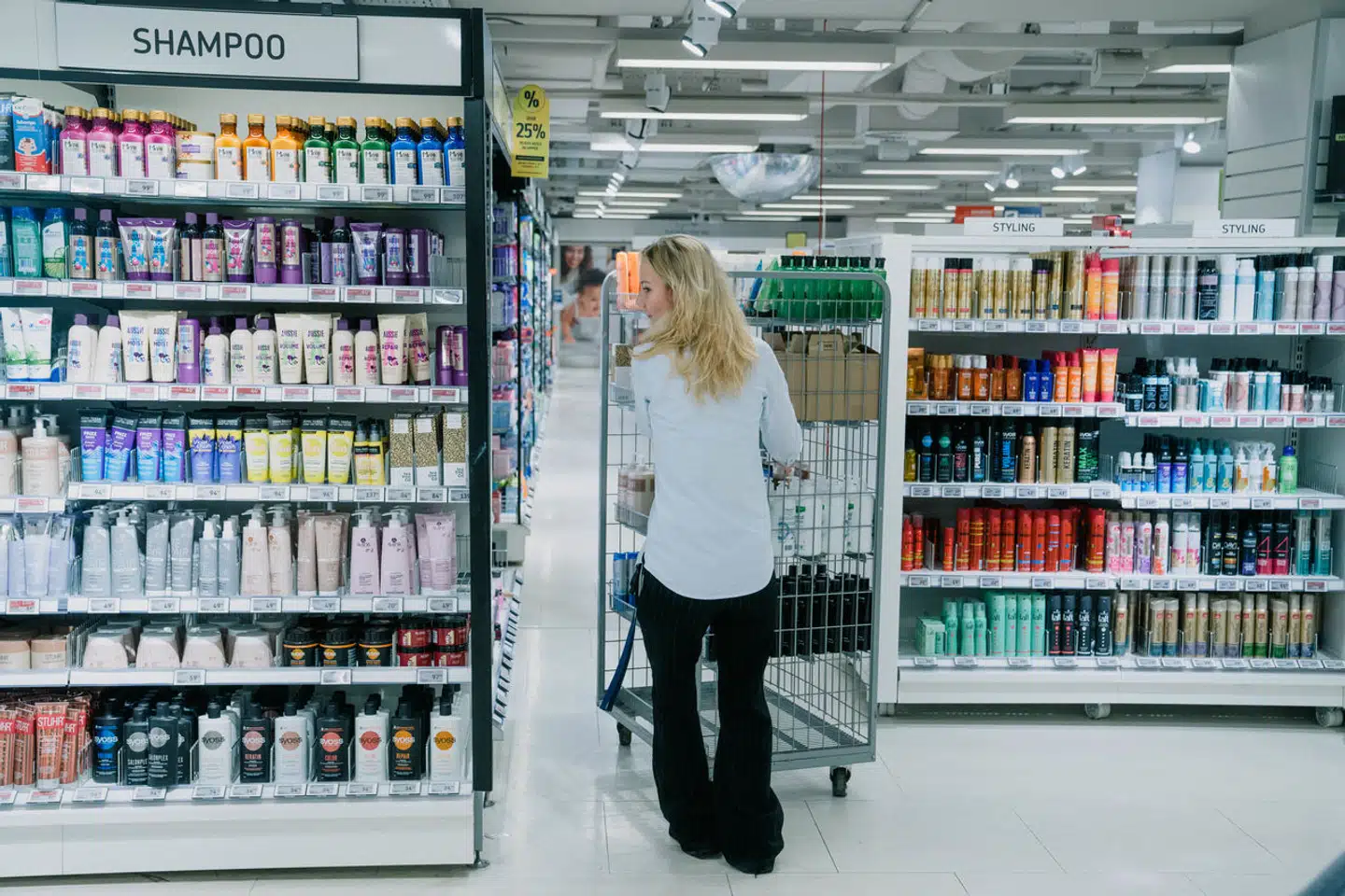 Der er ingen evidens for at arbejdsmiljøreglerne udgør en hindring for at børn og unge arbejder, skriver Mette Lykke Nielsen og Karen Albertsen.