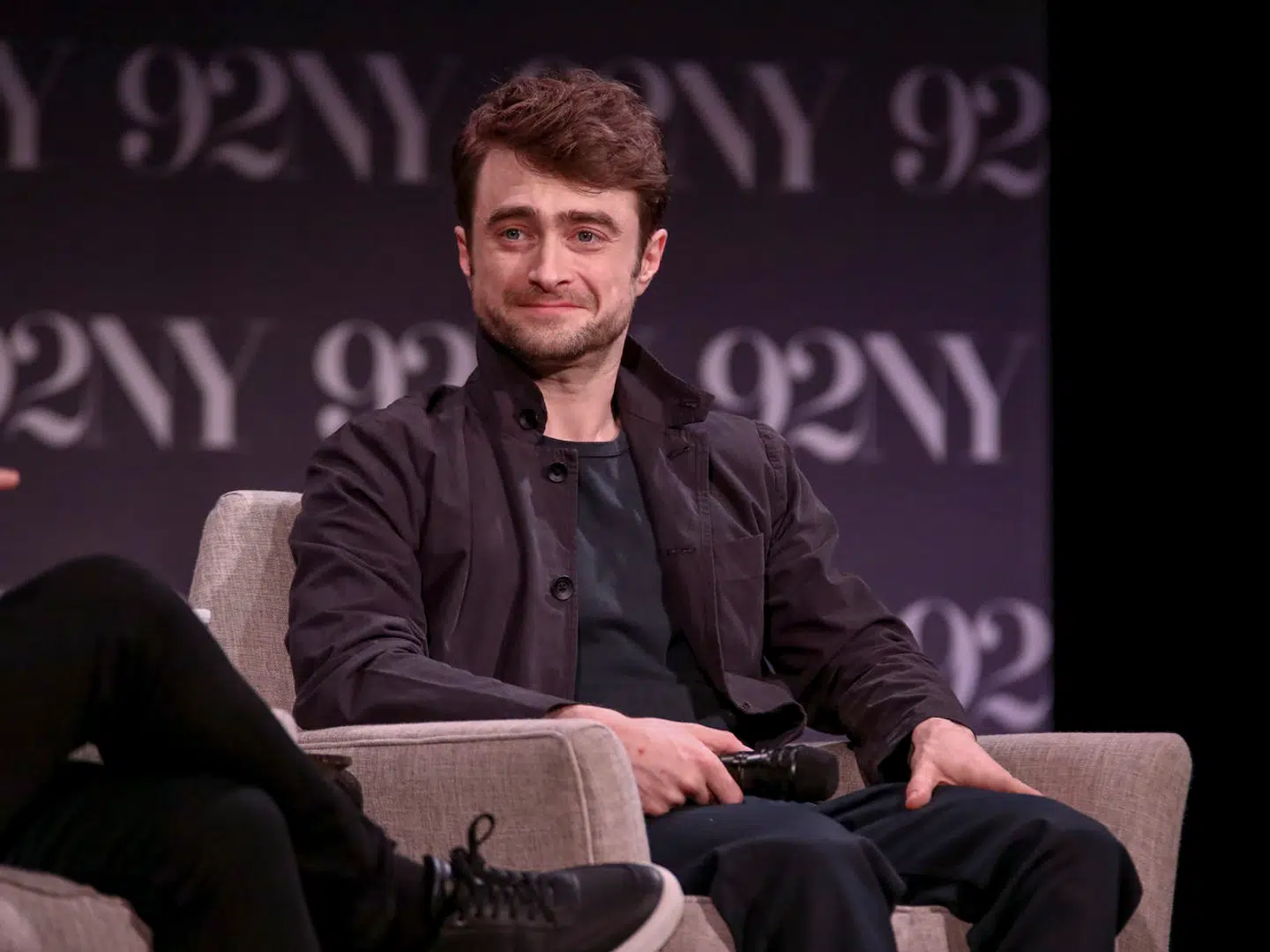 Daniel Radcliffe er nu 34 år, og er blevet nomineret til teaterprisen Tony for den rolle, han nu spiller på Broadway-stykket »Merrily We Roll Along«.