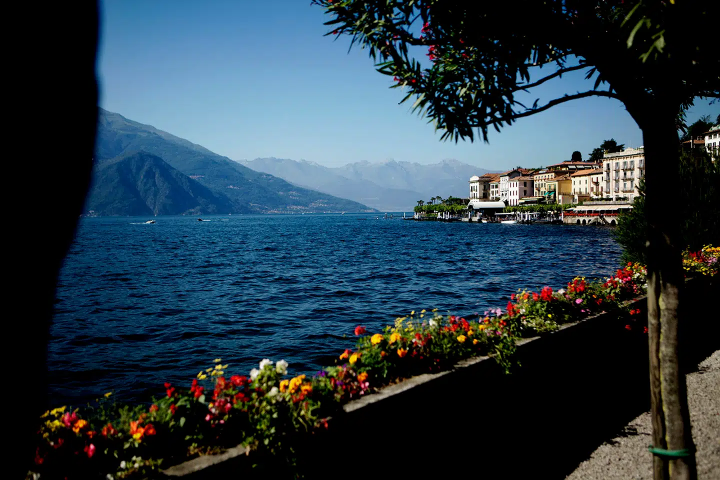 En forretningsudflugt til Comosøen i Italien med Swedbankchefer og forretningsforbindelser blev tilsyneladende fulgt tæt af russiske spioner.