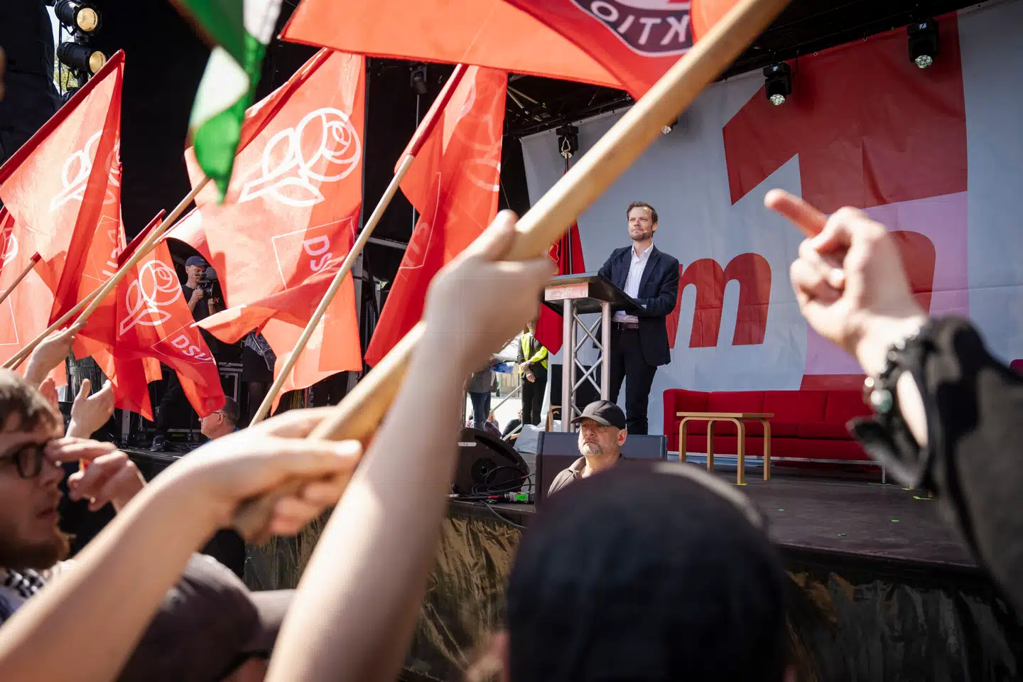 På Arbejdernes Internationale Kampdag blev justitsminister Peter Hummelgaard overdøvet af fløjtende og råbende demonstranter i Fælledparken. Foto: Mads Claus Rasmussen, Scanpix.