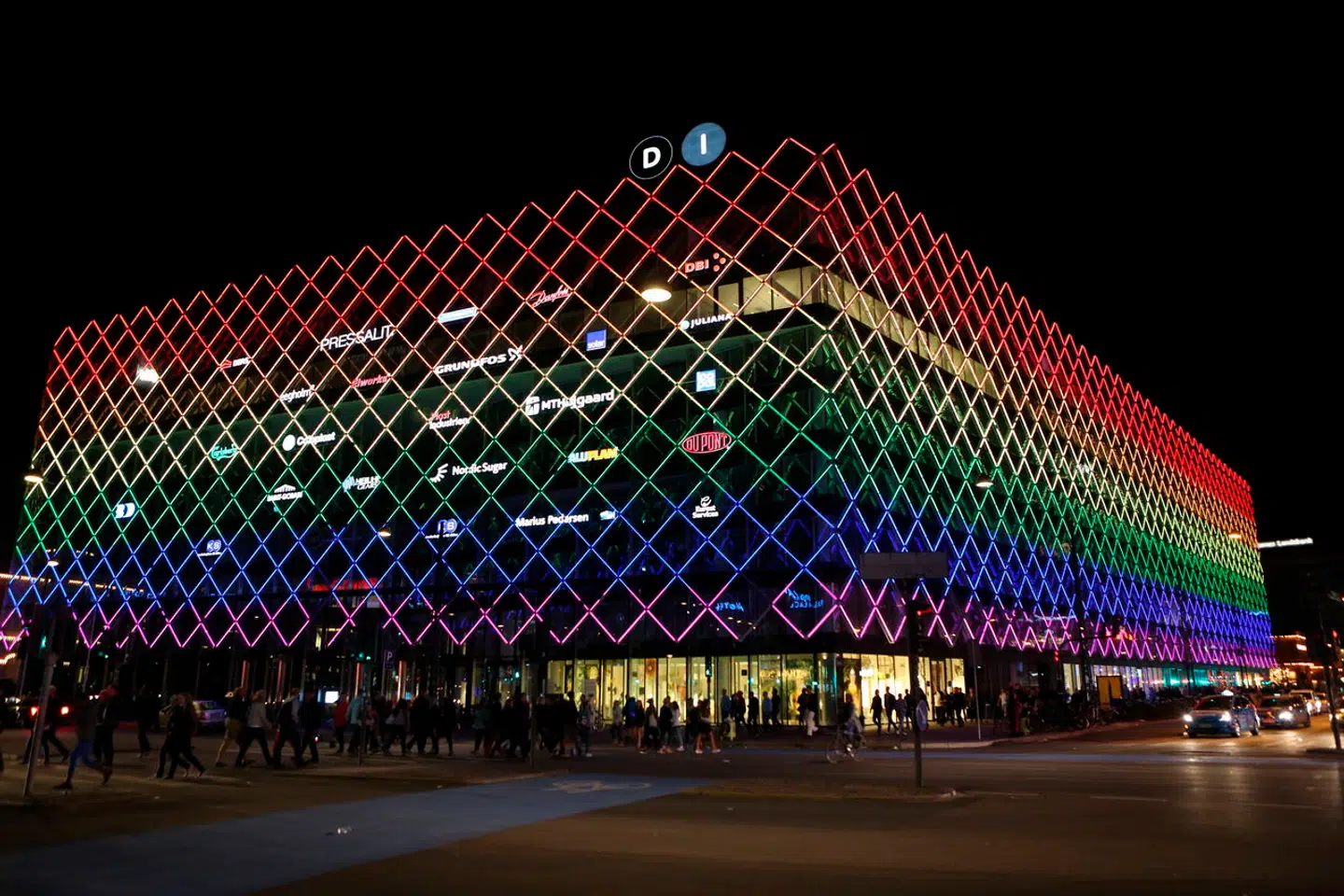 »Man smider ikke bare et mere end ti år langt partnerskab ud af vinduet uden virkelig at tænke sig godt om,« siger Dansk Industris rådgivningsdirektør, Kinga Szabo Christensen.