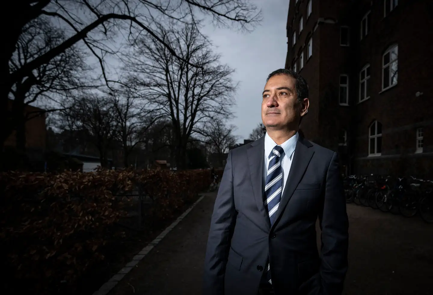I Sverige har Det Muslimske Broderskab arbejdet systematisk på at infiltrere samfundets magtforposter, mener den svensk-egyptiske teolog Sameh Egyptson. I 2023 forsvarede han under strenge sikkerhedsforanstaltninger en afhandling, der har udløst voldsom debat i Sverige.