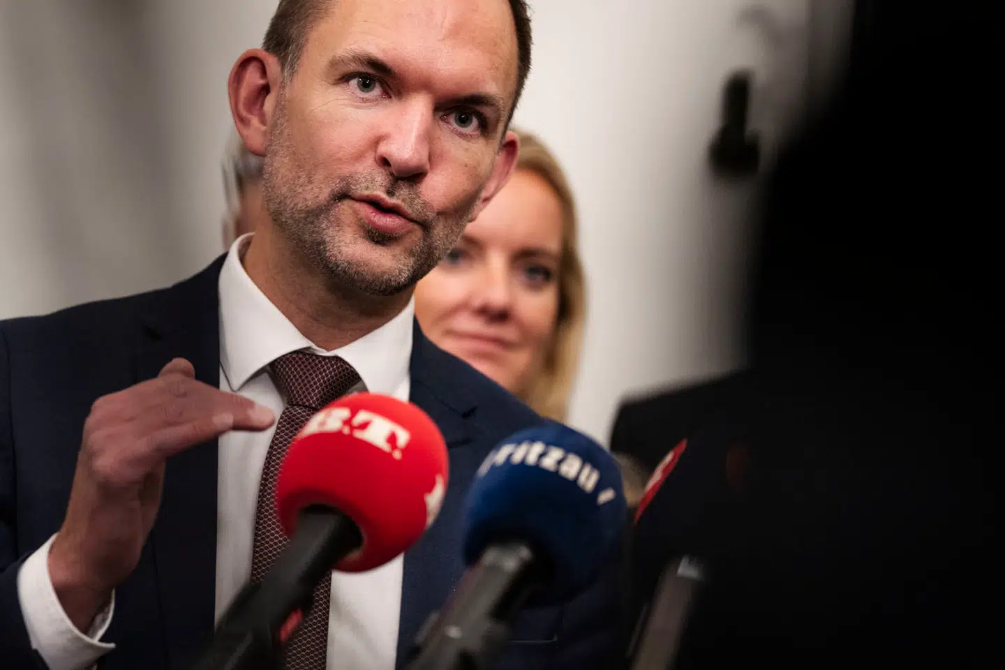 Skatteminister Jeppe Bruus kan stadig ikke garantere, at borgerne ikke skal betale deres naboers grundskyld. Men han arbejder på en løsning, forklarer han.