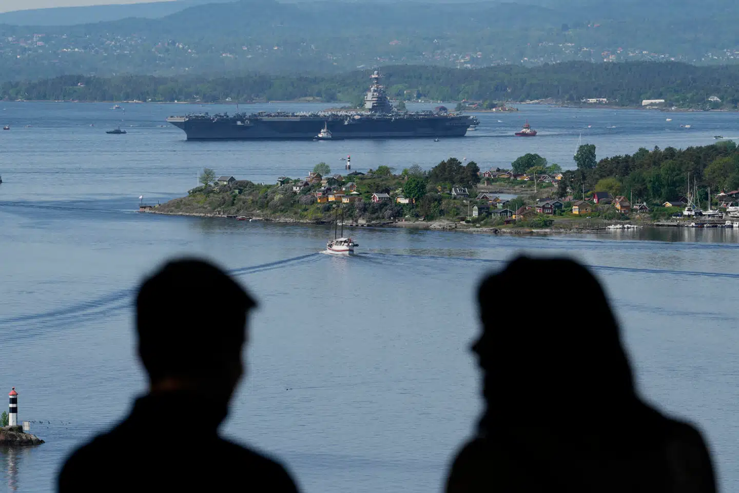 Verdens længste krigsskib, det 337 meter lange hangarskib USS Gerald R. Ford, kom i maj 2023 på uvant besøg i Oslo-fjorden. Den russiske ambassade reagerede kraftigt på besøget og kaldte det en »ulogisk og skadelig« magtdemonstration.