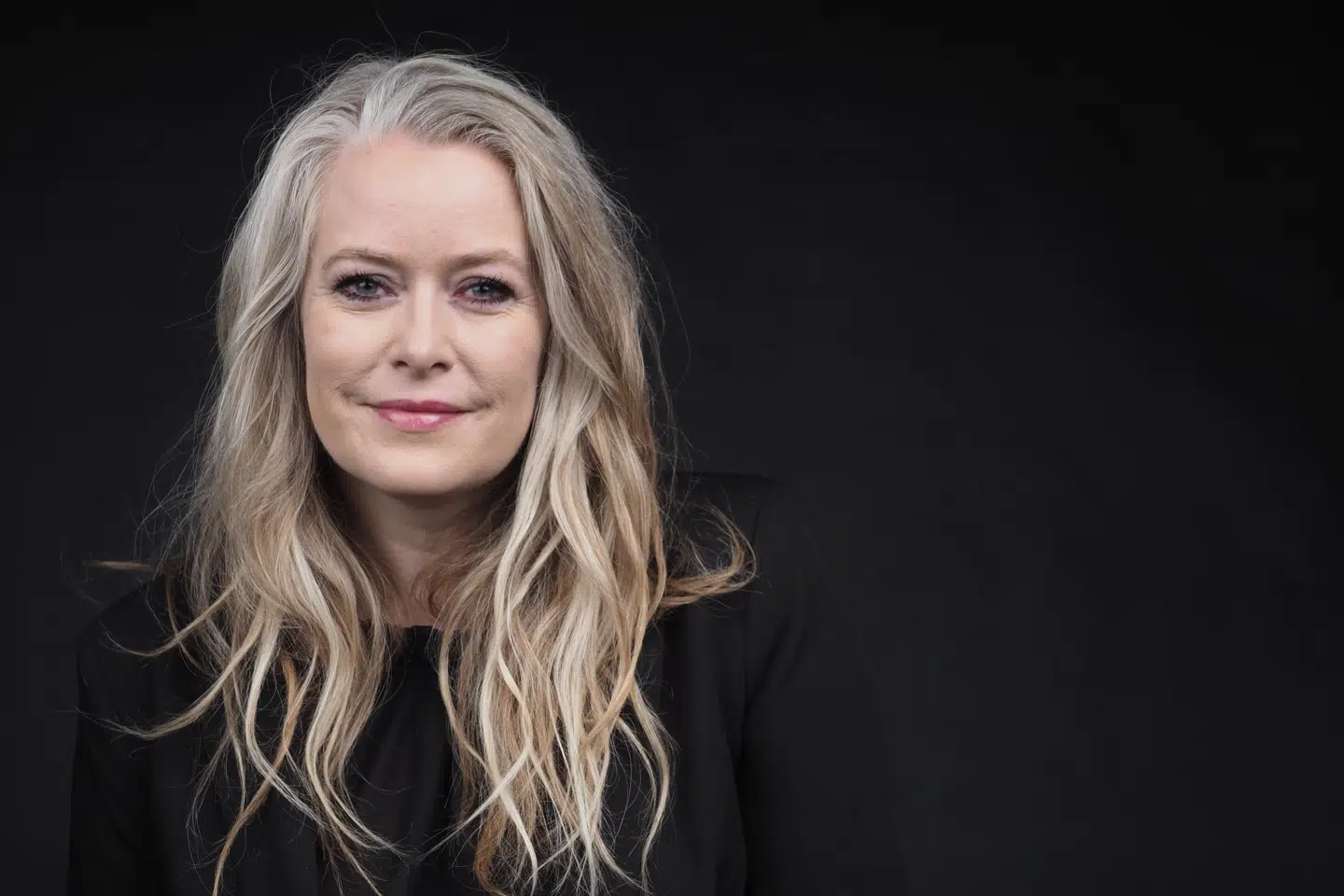 »Da vi fik tid hos lægen var jeg ved udgangen af den danske hidtidige abortgrænse på 12 uger. 'Ønsker I at vide kønnet?' spurgte lægen og begyndte at fremsige forskellige køns-diagnostiske forbehold. Vi afbrød hende med et 'Vi kan godt se kønnet',« skriver Anne Sofie Allarp.