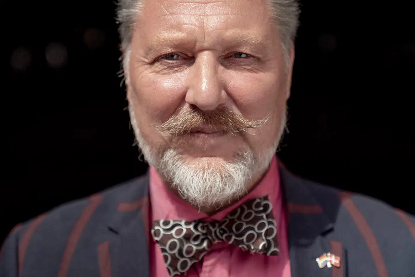 Lars Henriksen har stået i spidsen for Copenhagen Pride i 15 år og har i et interview med Berlingske fortalt, at det er »normal procedure« at sætte samarbejdet i perspektiv i forhold til verdenssituationen.