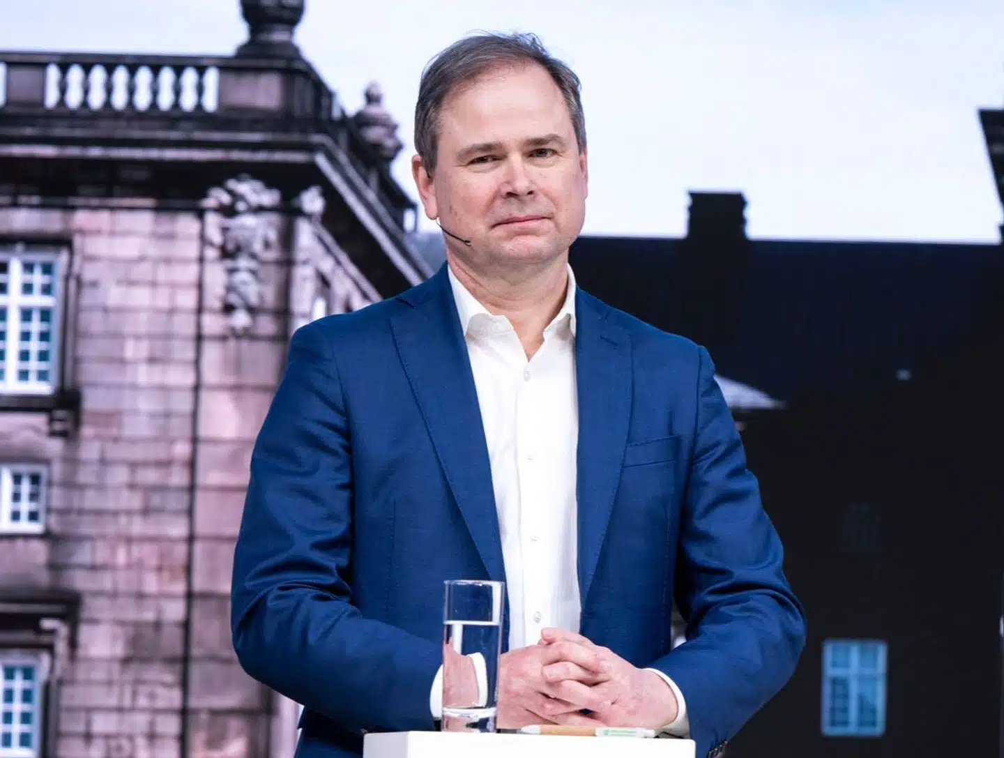 »Derfor denne fælles appel til, at regeringen fremskynder arbejdet med en national strategi for grønne offentlige indkøb,« lyder det fra skribenterne. På billedet ses finansminister Nicolai Wammen (S).