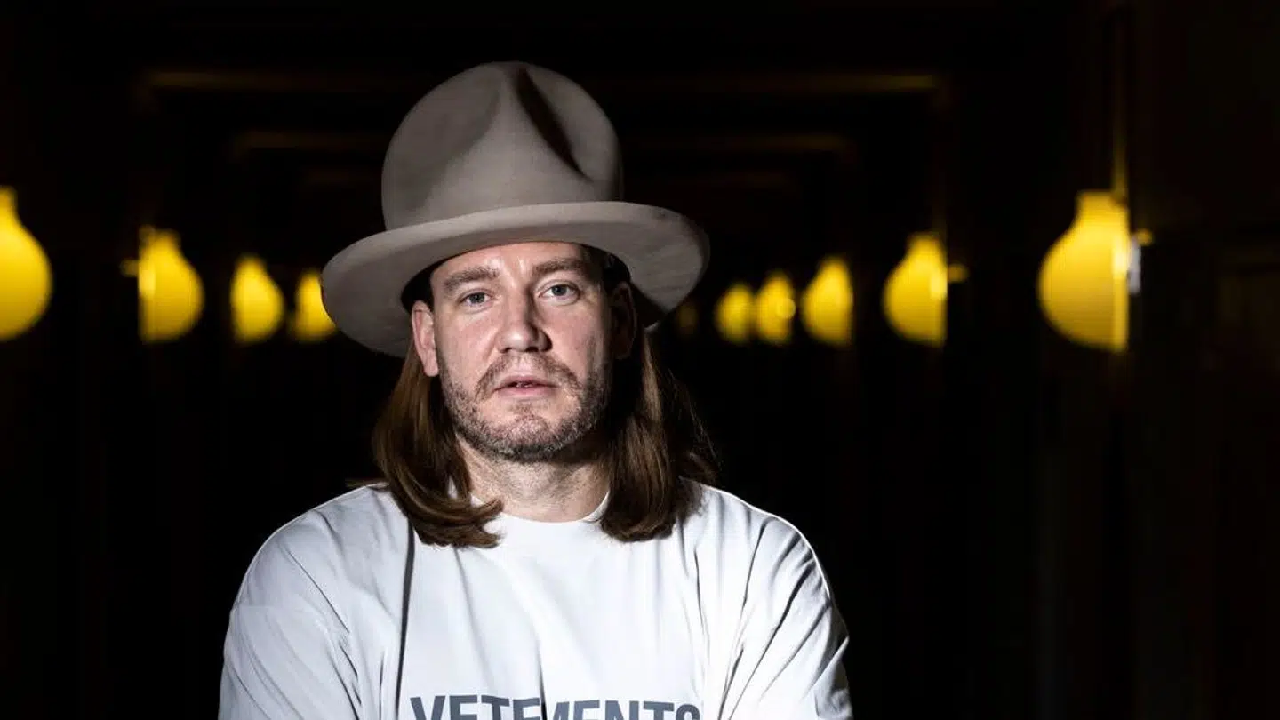 En hat som denne ville larme på tv, vurderer stileksperten.