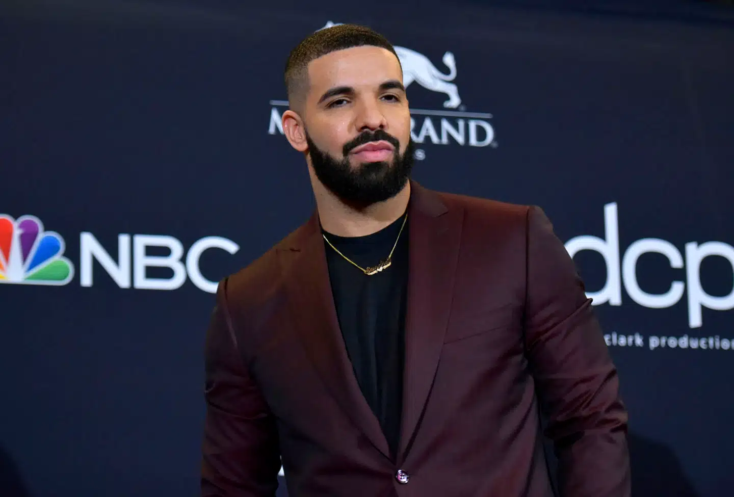 Nok har Drake mere kommerciel succes, men det er Kendrick Lamar, som får flest priser og rosende ord fra anmelderne.