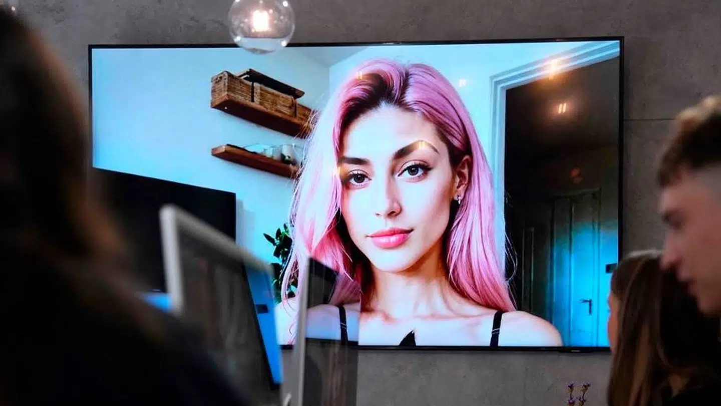 Spaniens første AI-model Aitana tjener op til 74.000 kroner om måneden.