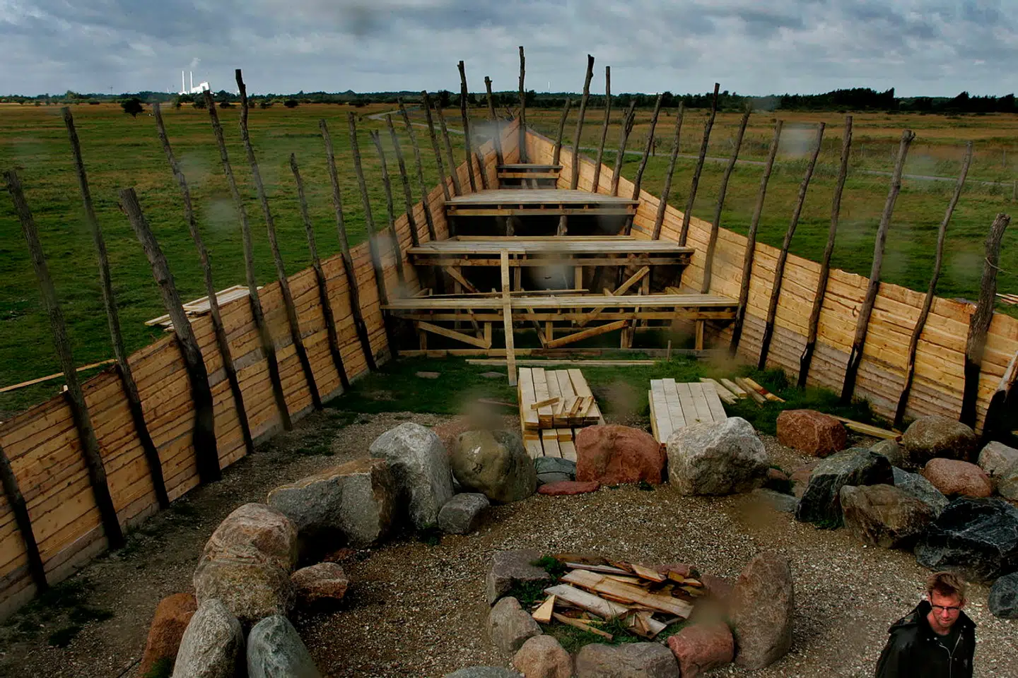 Billedkunstner Alfio Bonanno står bag kunstværket Arken, der er en del af naturlegepladsen på Vestamager.