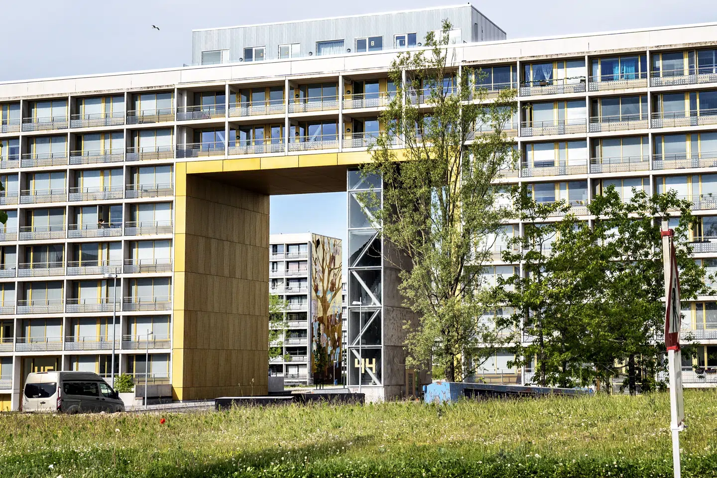 Gellerupparken i Aarhus er blandt de 19 kvarterer, der er på Social- og Boligstyrelsens liste over udsatte boligområder. Her vil Venstre have myndighederne til at revurdere førtidspensionisternes ydelse. (Arkivfoto).