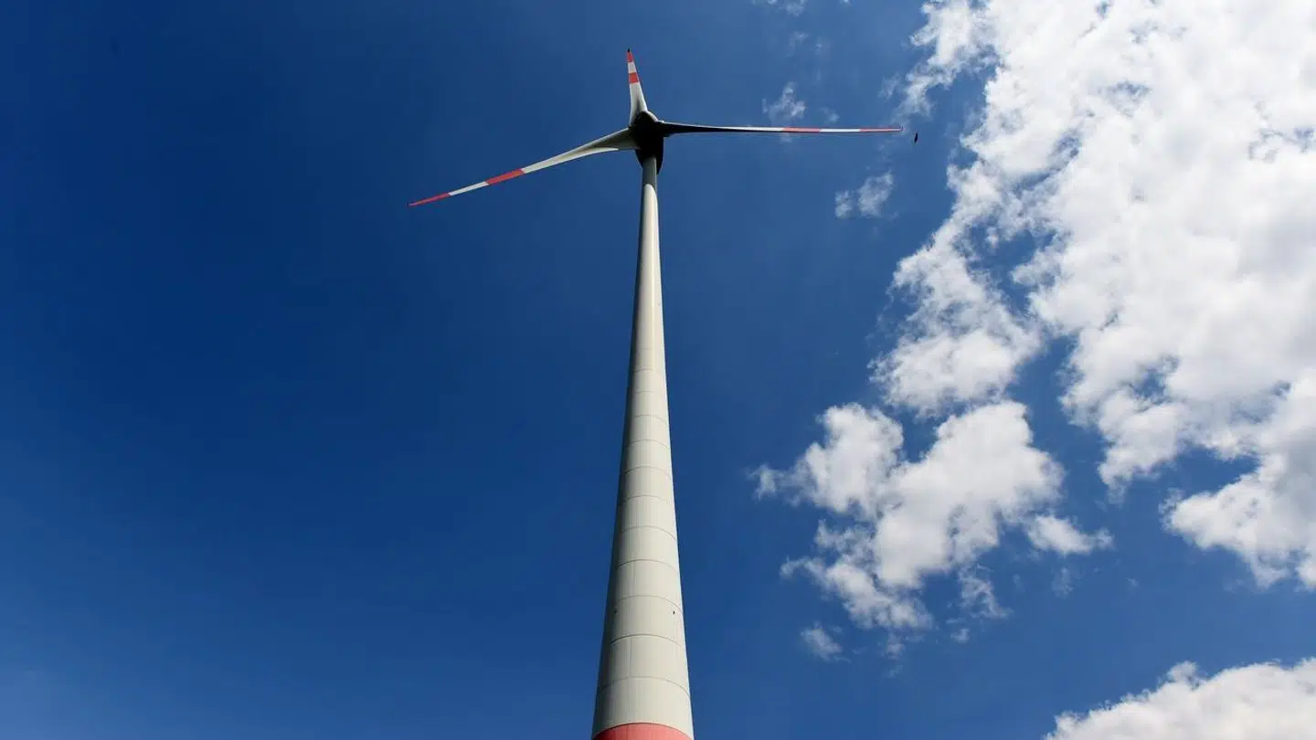 Tirsdagen begynder med enten sol eller skyer for danskerne, men foråret skal nok komme til alle. Næsten.
