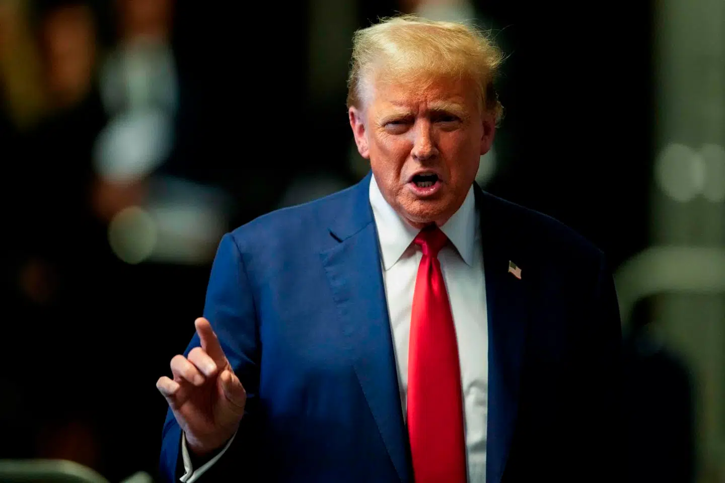 Donald Trump er utilfreds med, at han ikke kan udtale sig frit om den jury, der skal dømme ham i sagen om tys-tys-penge til Stormy Daniels.