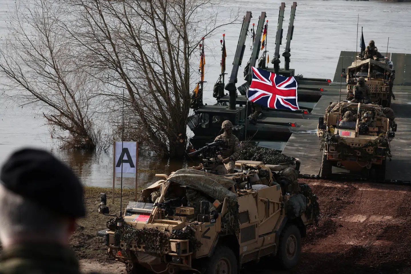 Følsomme oplysninger - herunder bankoplysninger - tilhørende britiske soldater og andre ansatte i forsvaret kan være lækket i hackerangrebet. Her ses britiske soldater under en Nato-øvelse i Polen i marts 2024. (Arkivfoto).