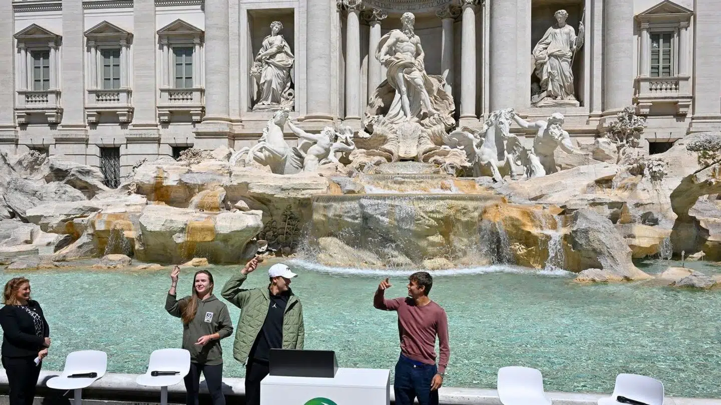 Holger Rune ved den verdensberømte Trevi-fontæne i Rom.