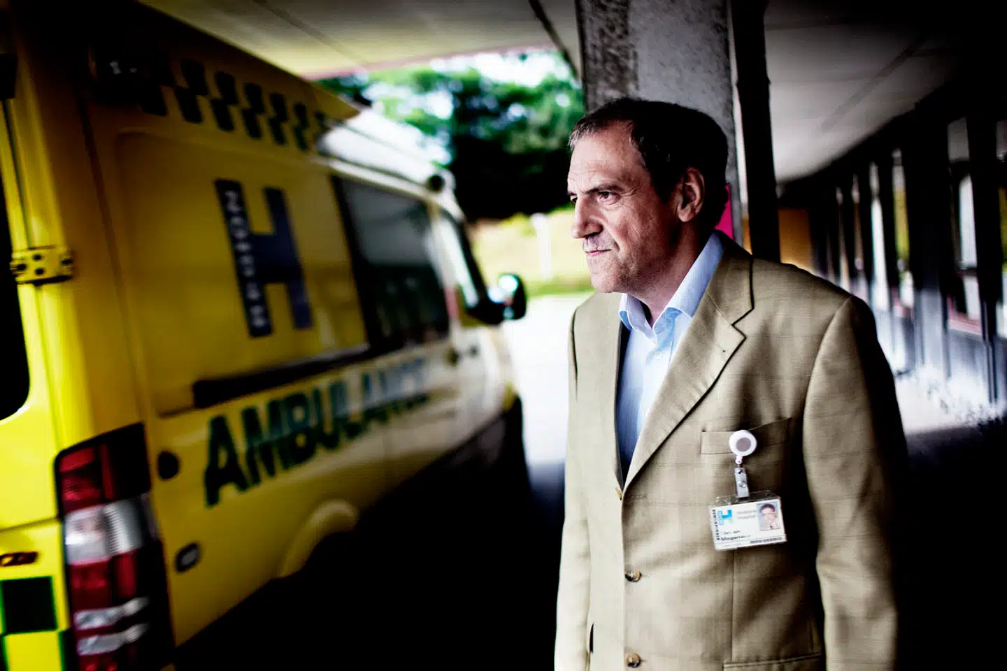 Torben Mogensen var i mange år lægefaglig direktør for Hvidovre Hospital. På det nye hospital i Hvidovre er der massive problemer med vandskader, efter at en entreprenør ved fyraften glemte at lukke for vandet ved hovedhannen med den konsekvens, at der løb tusinder af liter vand ud over flere etager.