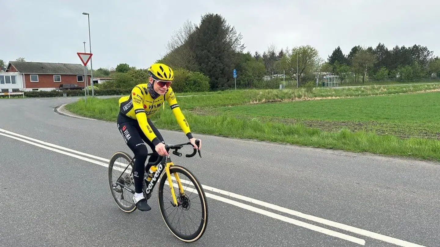Jonas Vingegaard er tilbage på cyklen.