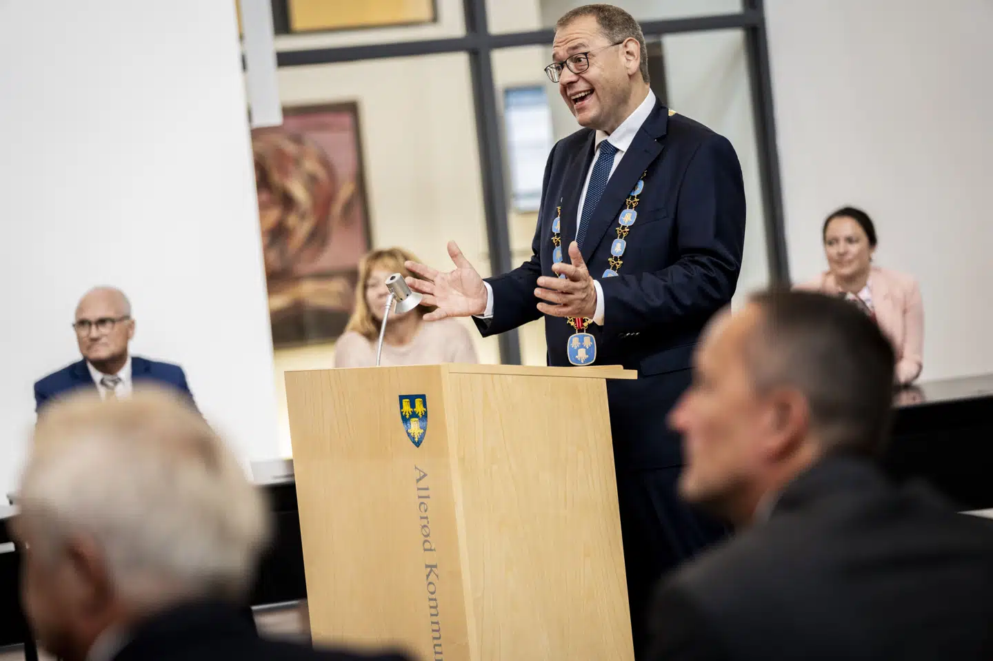 Allerød skal efter næste kommunalvalg have ny borgmester, når Venstres Karsten Längerich stopper. Her ses han ved et royalt besøg i Allerød i september 2023. (Arkivfoto).