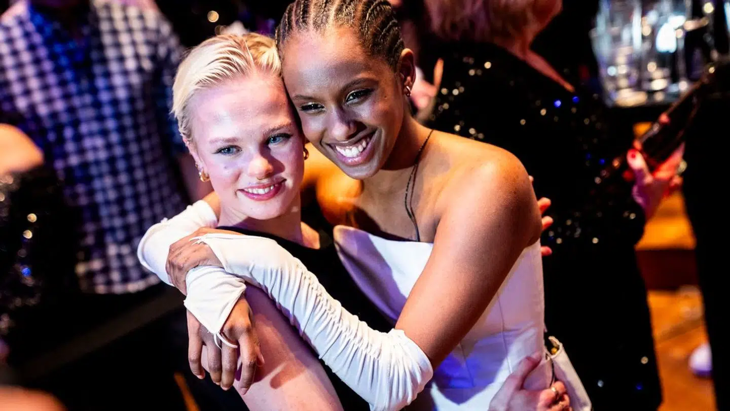 Saba med sin kæreste Aviaya efter sejren ved det danske Melodi Grand Prix 17. februar.