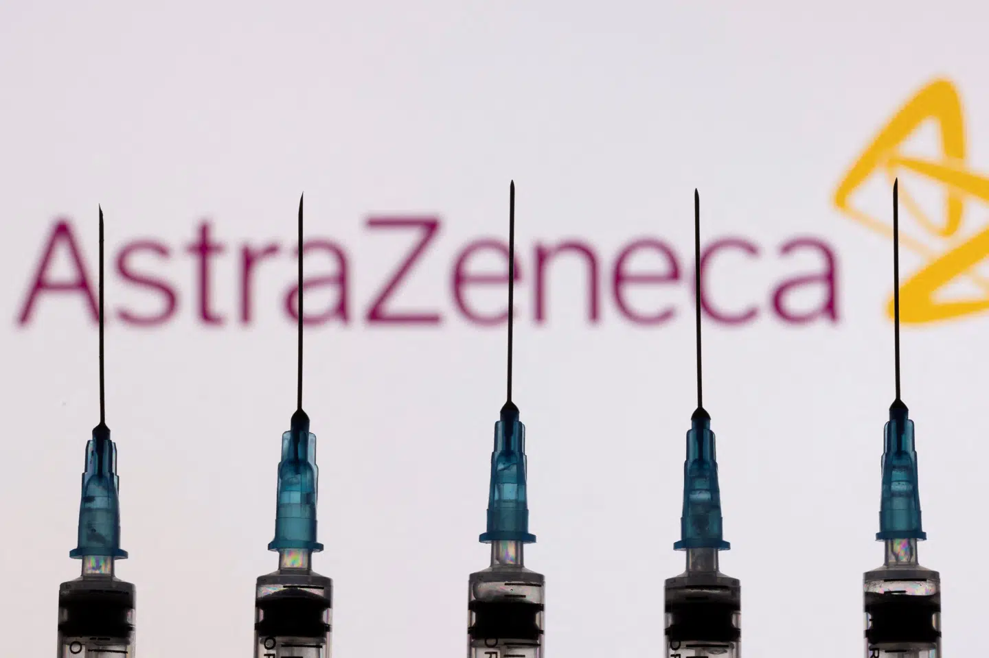 AstraZeneca trækker sin coronavaccine Vaxzevria fra markedet på verdensplan. Det sker efter sager om sjældne, men alvorlige bivirkninger. (Arkivfoto).