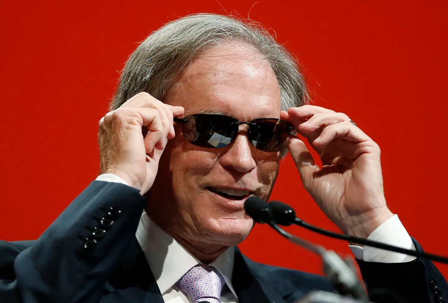Bill Gross var med til at stifte investeringsvirksomheden Pacific Investment Management Company, bedre kendt som PIMCO, i 1971 og blev kendt for at investere i obligationer i 1980erne.