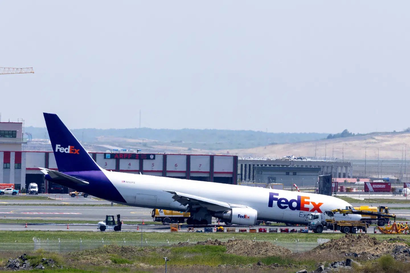 Et Boeing-fly landede onsdag i Istanbul, uden at flyets forreste landingsstel var slået ud. Kontroltårnet blev inden landing informeret om fejlen og sørgede for at hjælpe flyet sikkert ned.
