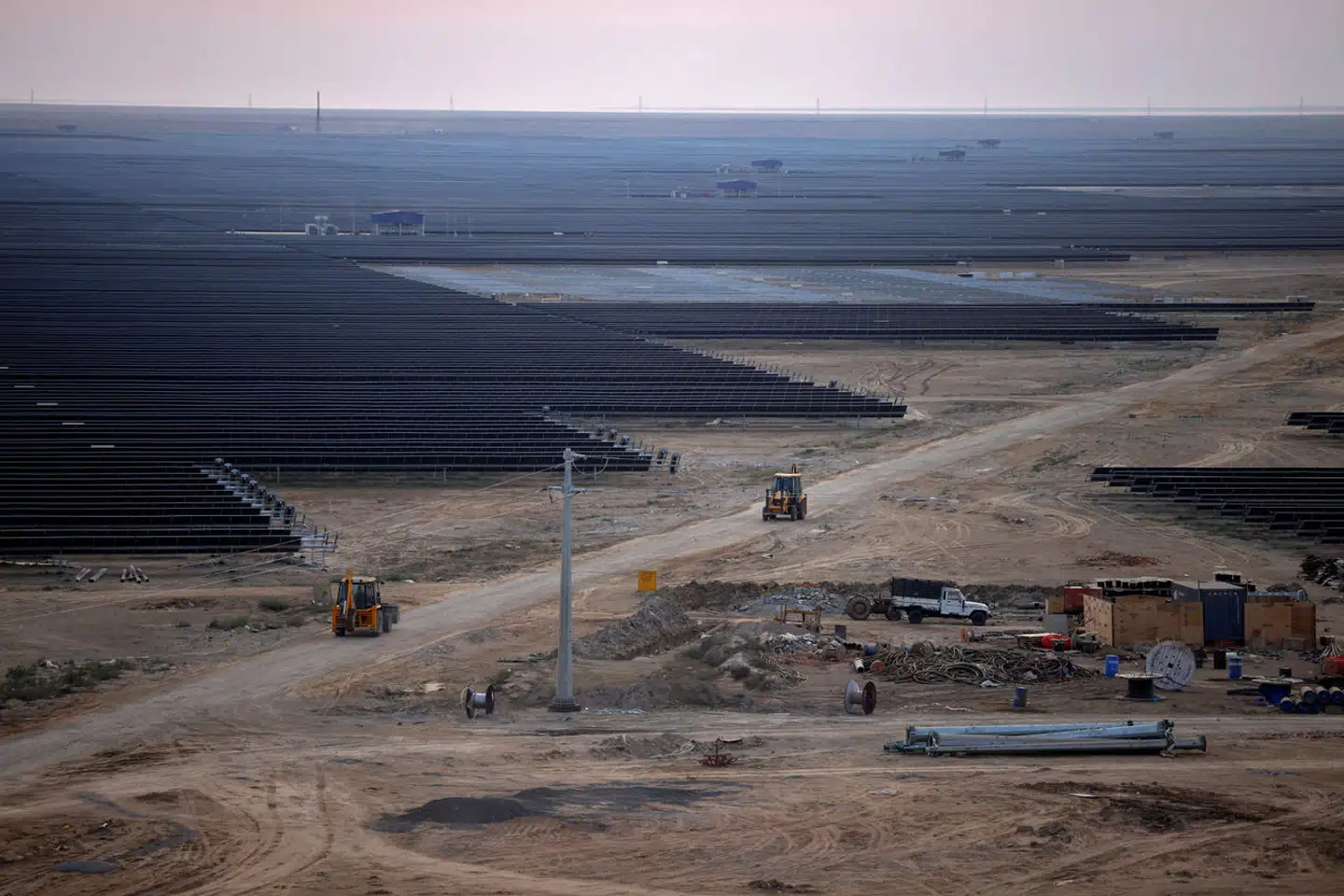 Kraftværket ved navn Khavda Renewable Energy Park til over 100 milliarder kroner er ved at blive bygget.