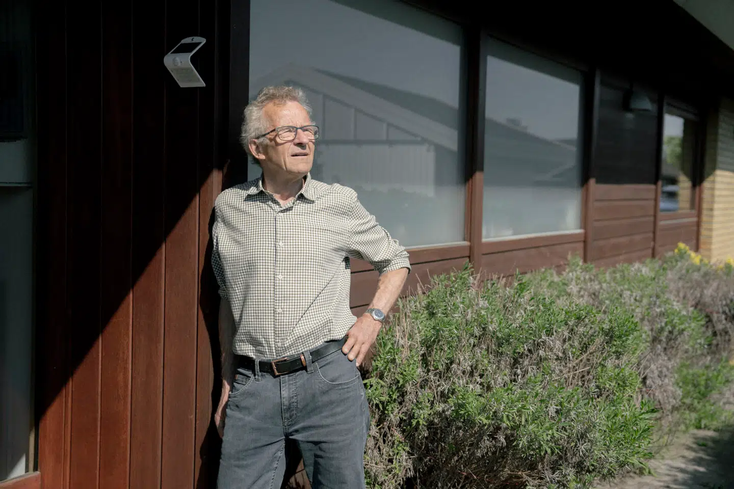 Carl Høgstedt har fået en efterregning for skat på sit hus i Jyllinge – også for perioden, inden han boede der. Og loven siger, at han skal betale.