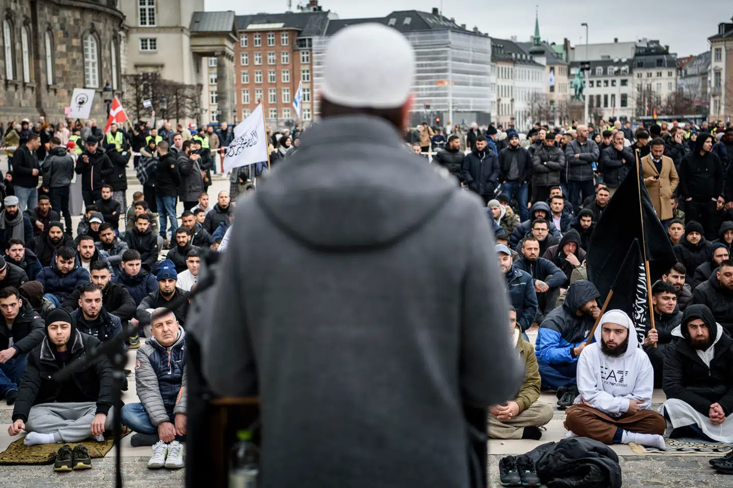 I 2019 holdt Hizb ut-Tahrir fredagsbøn på slotspladsen foran Christiansborg.