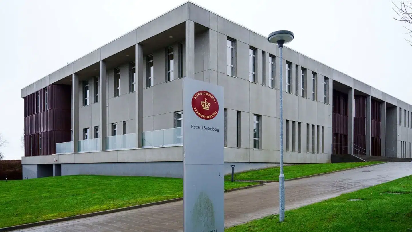 Straffesagen mod den 24-årige mand, som politiet tiltaler for at have udplyndret et offer ved falsk at udgive sig for at være politimand, skal behandles ved byretten i Svendborg. Arkivfoto.