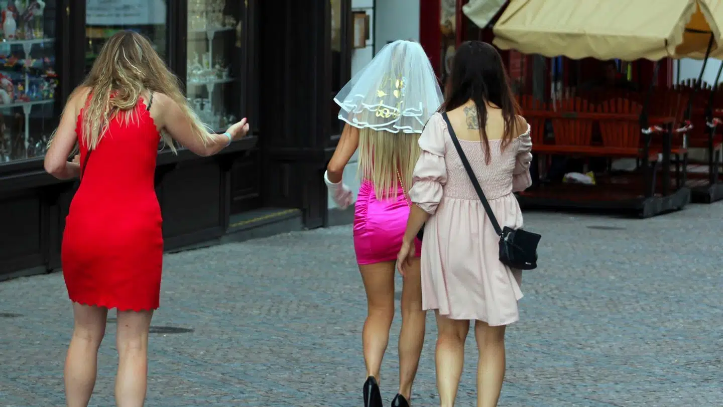 Byrådet i Prag diskuterer lige nu, hvordan de kan slippe for fulde turister fra byen.