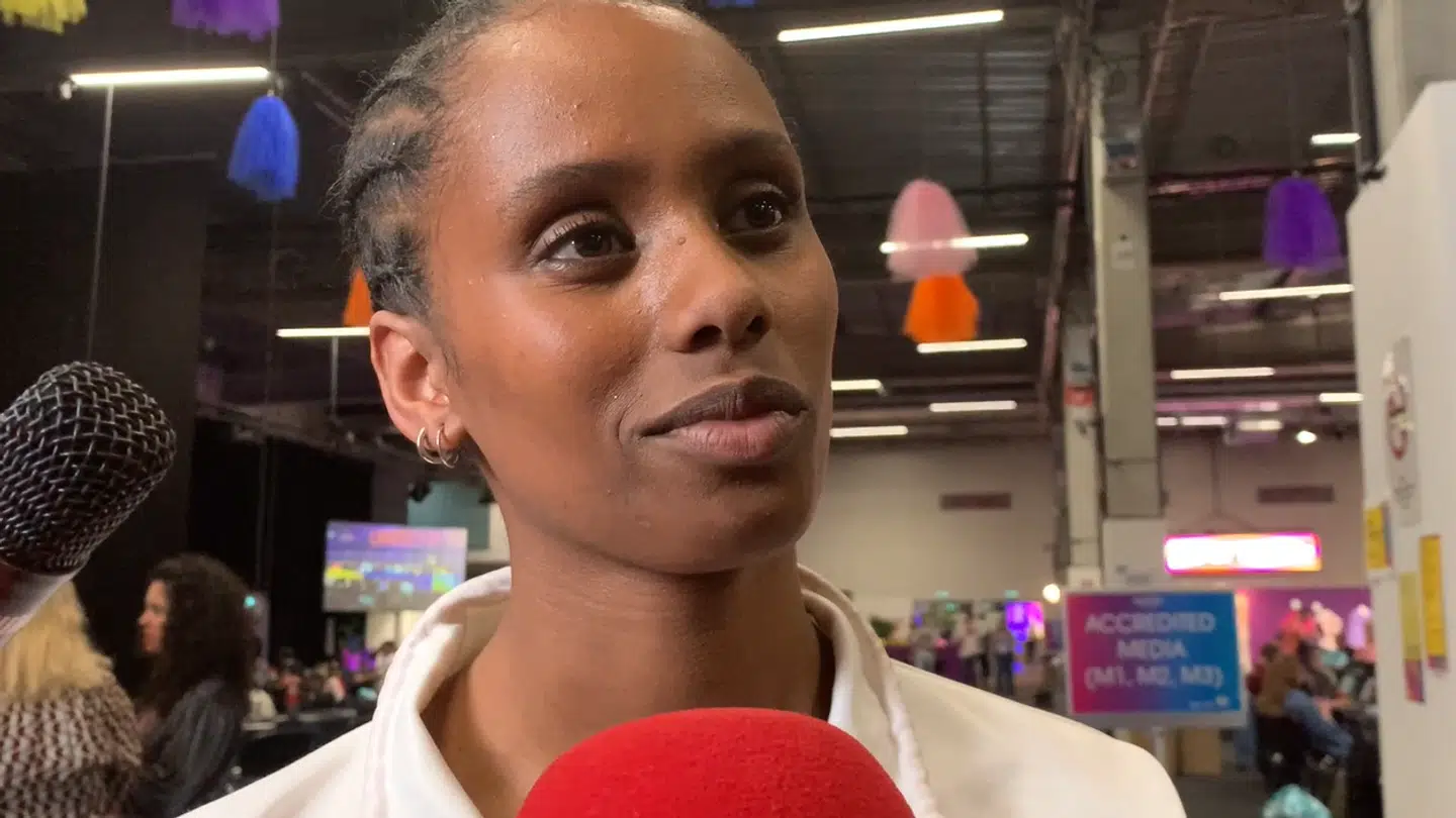 Saba foran den danske presse efter semifinalen.