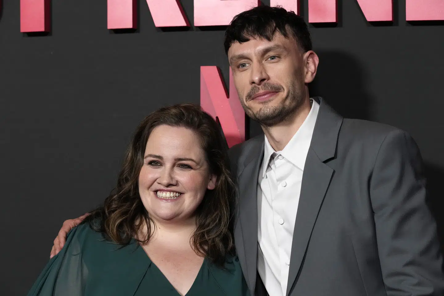 Efter premieren på "Baby Reindeer" begyndte folk at spekulere i, hvem der kunne have inspireret Richard Gadd til at skrive serien. Her ses han med Jessica Gunning, der spiller Martha.