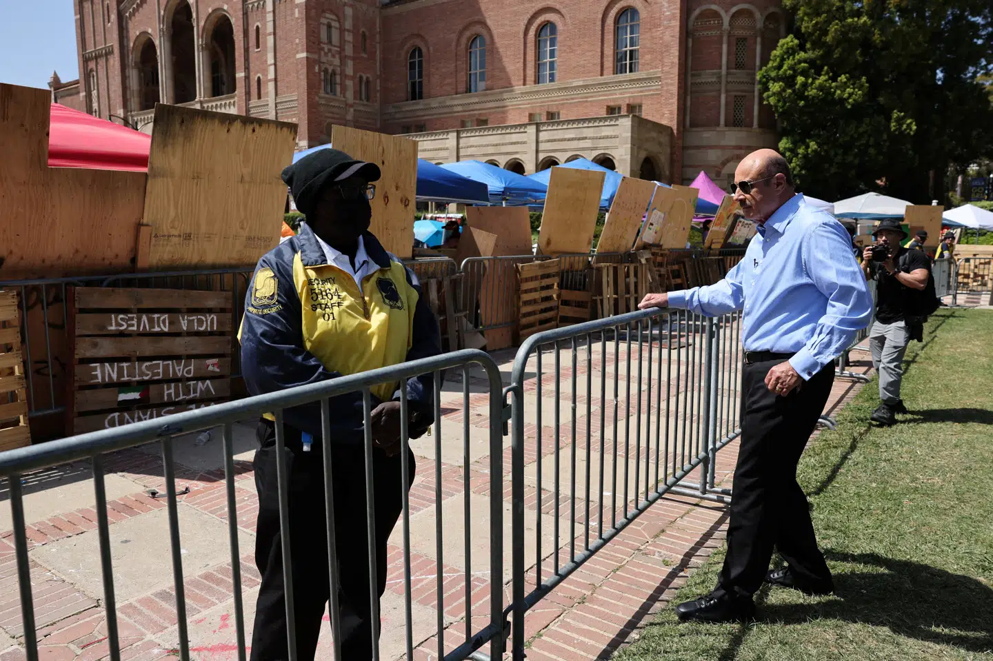 Den amerikanske tv-stjerne Dr. Phil McGraw besøgte tidligere denne måned en propalæstinensisk teltlejr på University of California Los Angeles (UCLA) i USA.
