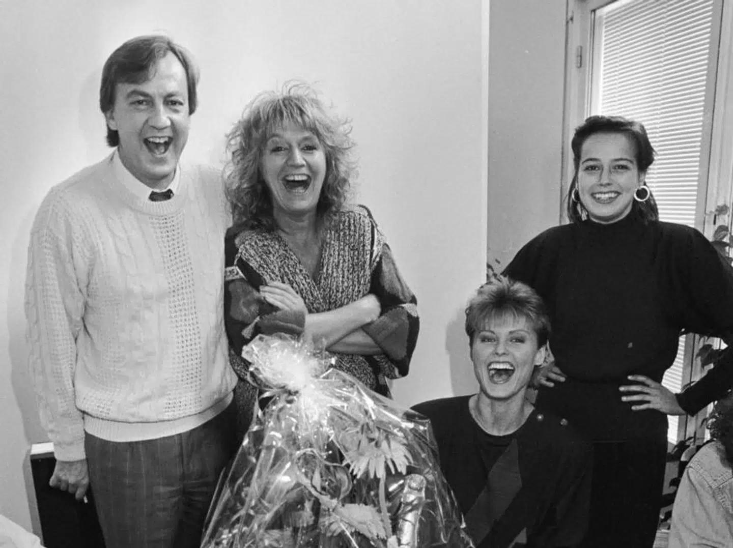 Det var en stor dag, da TV 2 gik i luften i 1988. Her ses sportschef Jørgen Steen Nielsen, nyhedschef Ulla Terkelsen, nyhedsværterne Line Baun Danielsen og Dorthe Studsgarth.