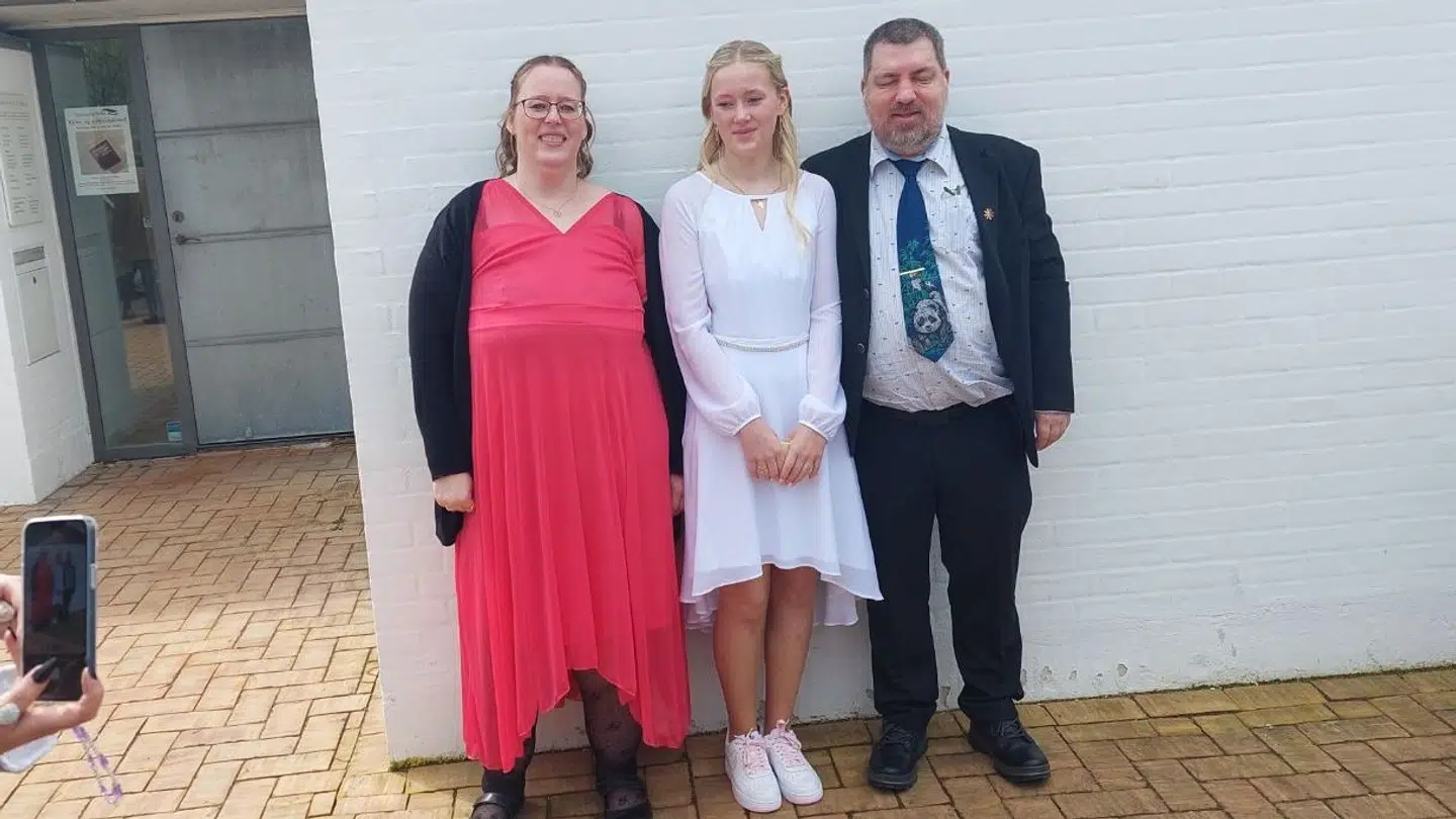 Datteren Lærke blev konfirmeret i Tornbjerg kirke.